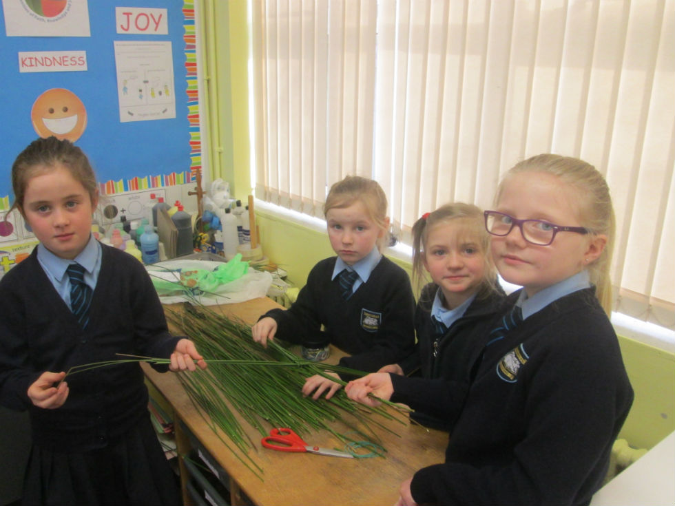 Making St. Brigid\'s Crosses